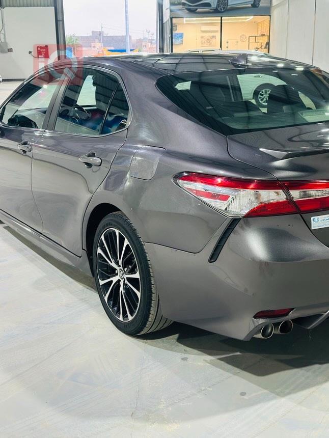 تۆیۆتا کامری